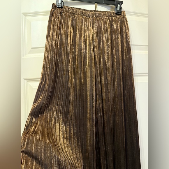 Glam Shimmering Bronze Metallic Pleated Wide Leg Pants - Size L - Picture 2 of 4